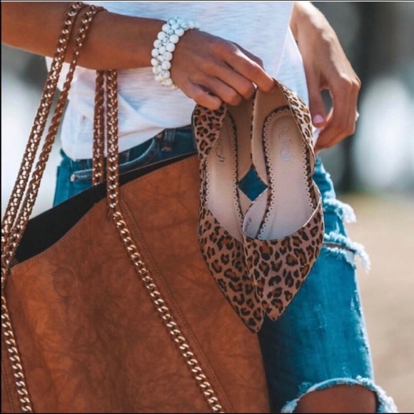 Shoes - Leopard pointed cut out flat